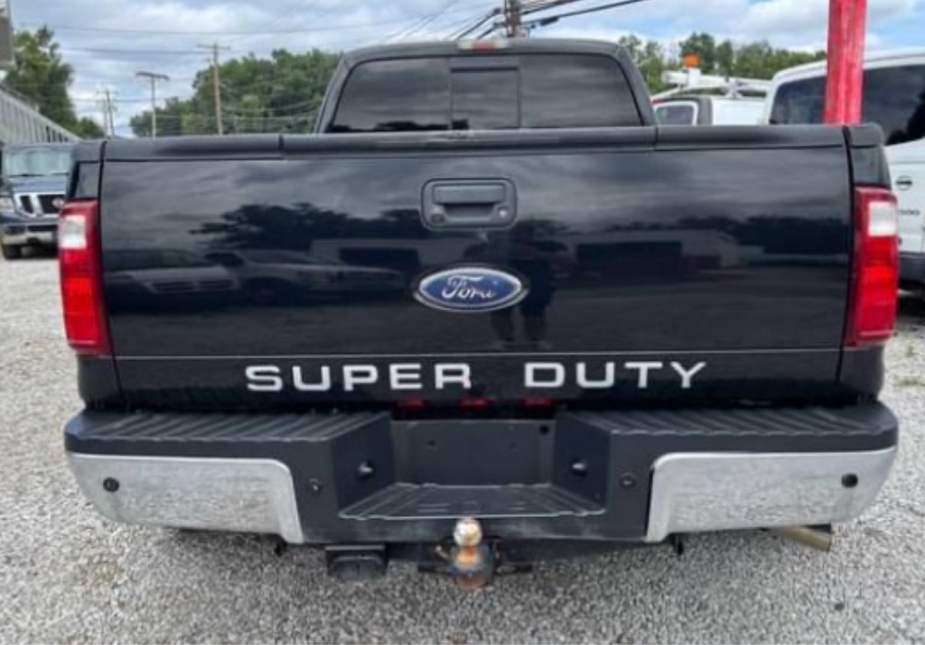 Photo 11 of this FORD F-350 SUPERDUTY