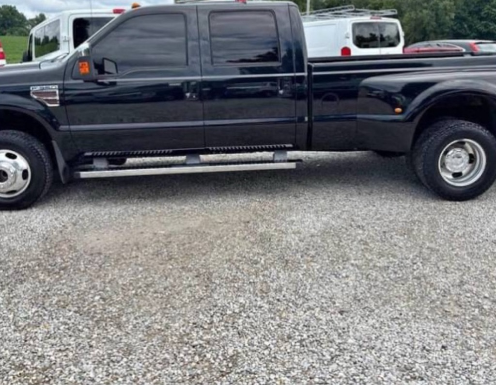 Photo 13 of this FORD F-350 SUPERDUTY