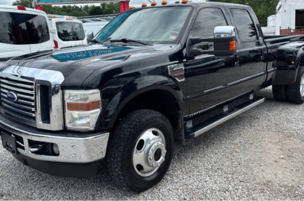 Photo 10 of this FORD F-350 SUPERDUTY