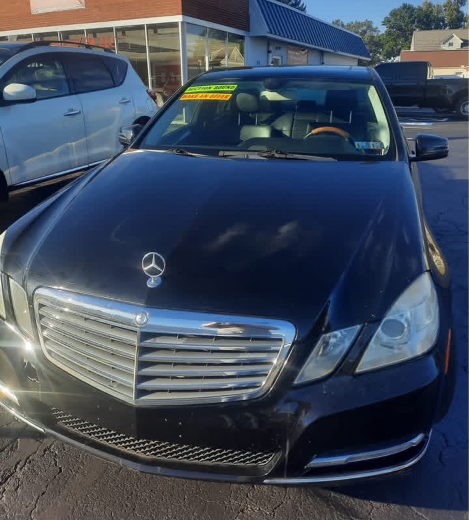 Photo 8 of this MERCEDES-BENZ E-CLASS