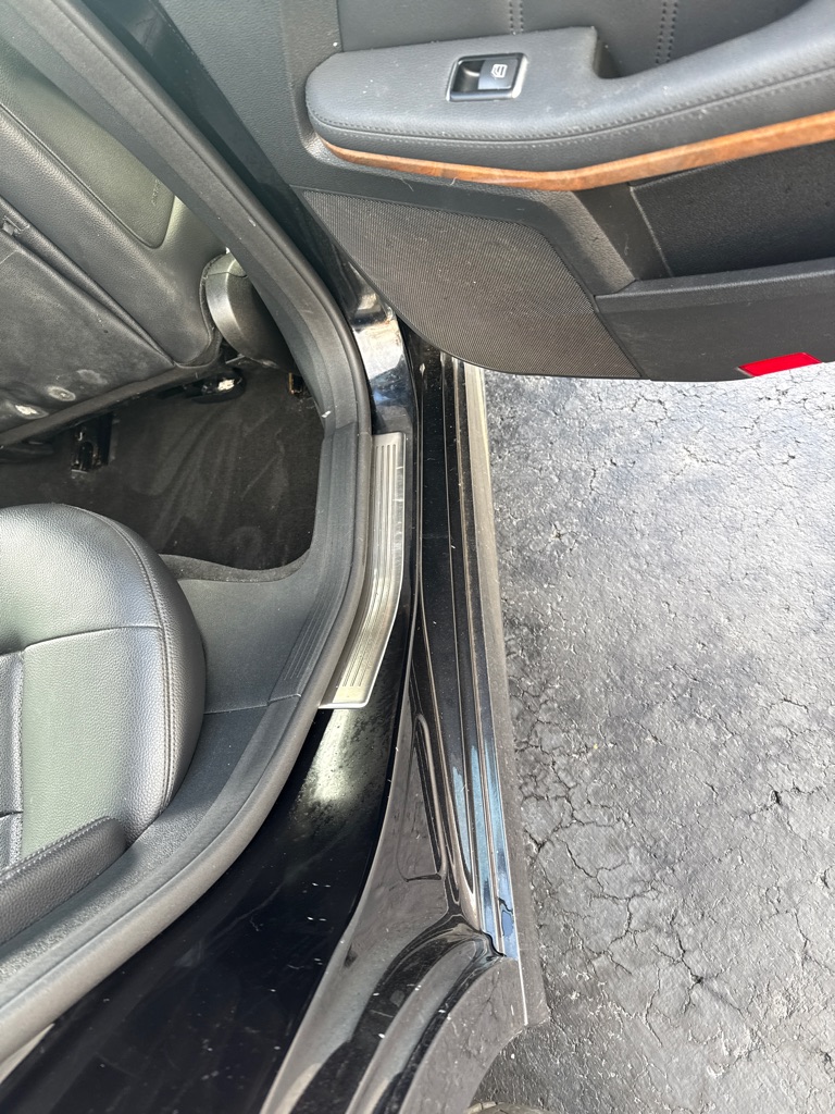 Photo 10 of this MERCEDES-BENZ E-CLASS