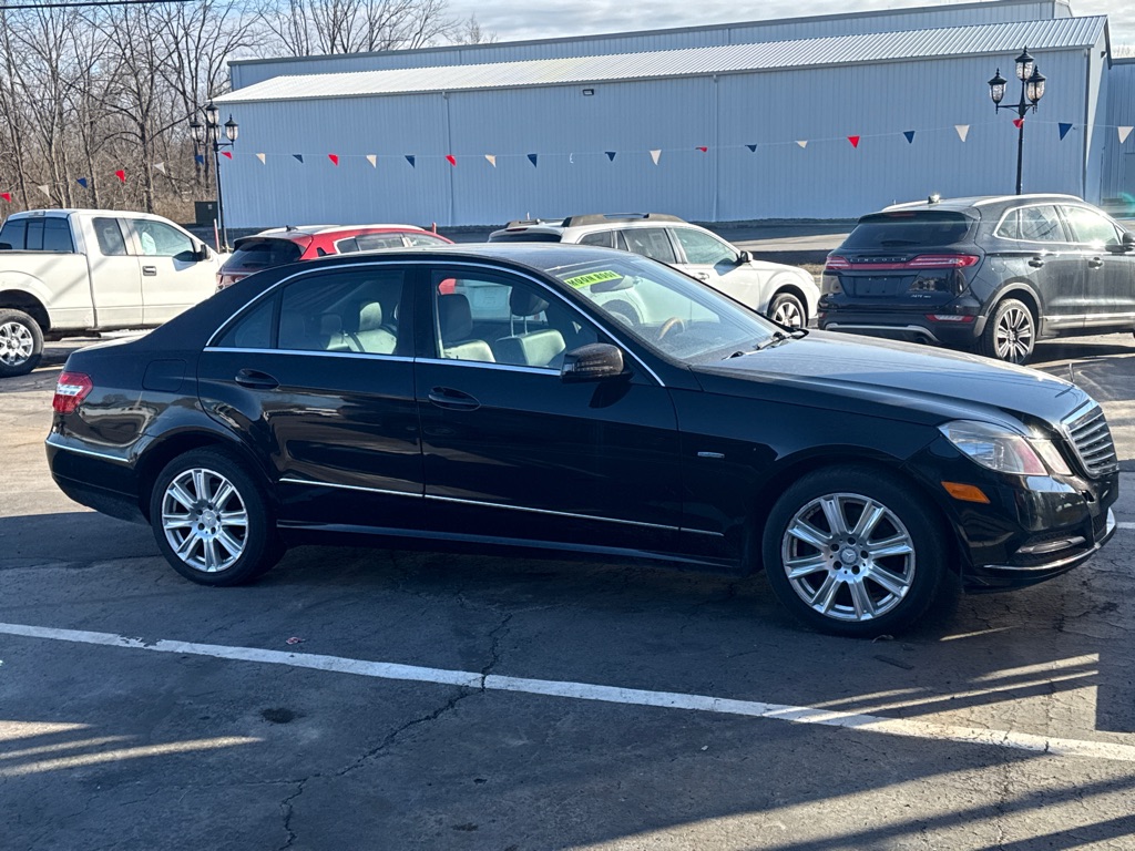 Photo 16 of this MERCEDES-BENZ E-CLASS