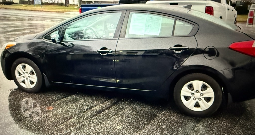 Photo 2 of this KIA FORTE