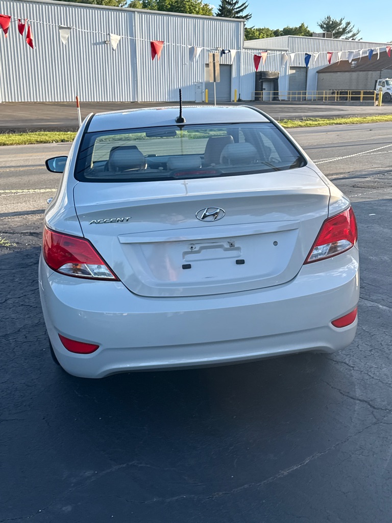 Photo 5 of this HYUNDAI ACCENT