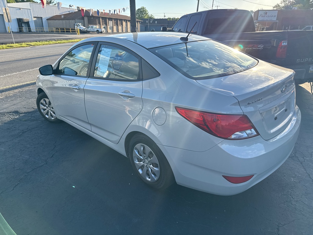 Photo 6 of this HYUNDAI ACCENT