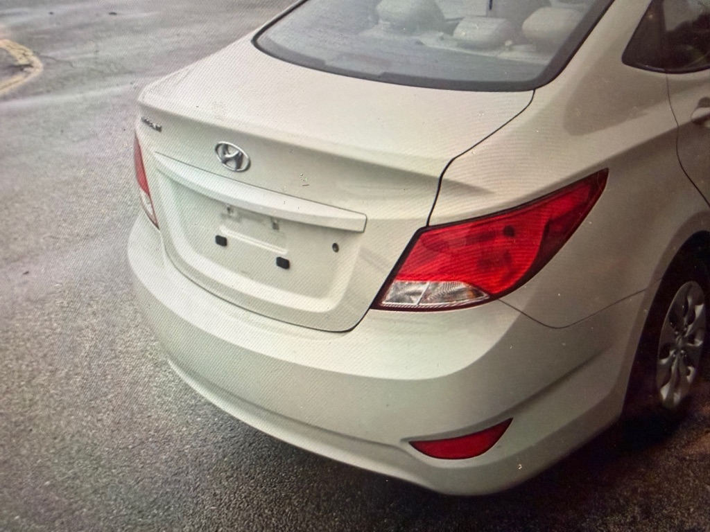 Photo 2 of this HYUNDAI ACCENT