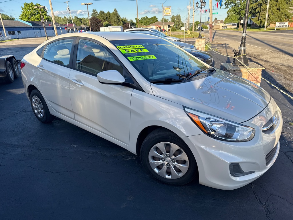 Photo 8 of this HYUNDAI ACCENT
