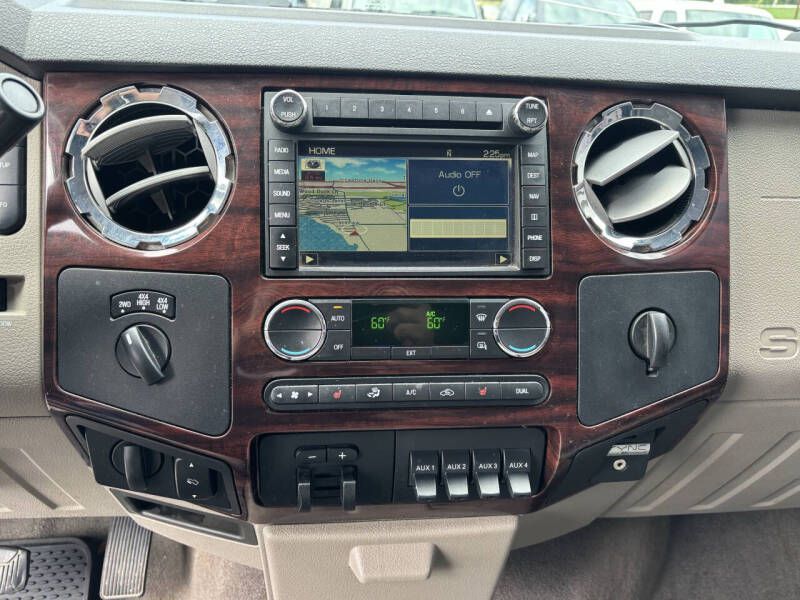 Photo 8 of this FORD F-350 SUPERDUTY