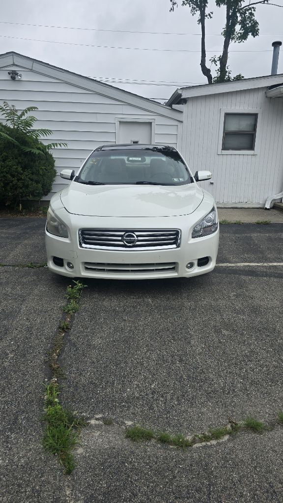 White 2013 Nissan Maxima Sedan Front-Wheel Drive Continuously Variable Transmission