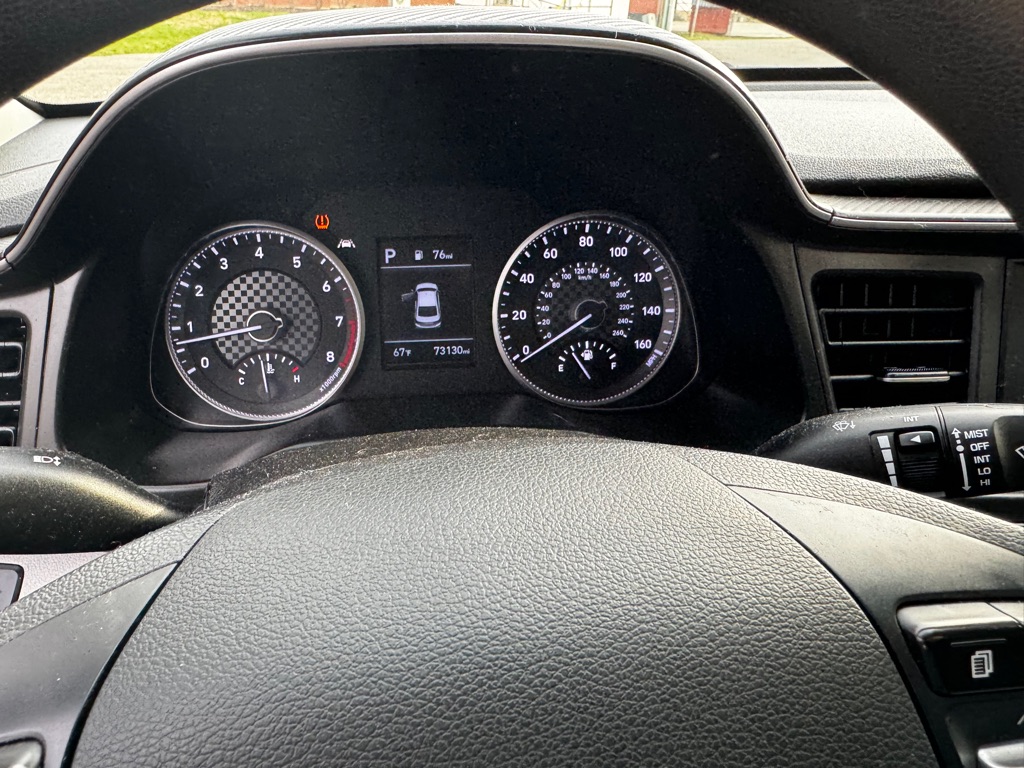 Photo 19 of this HYUNDAI ELANTRA