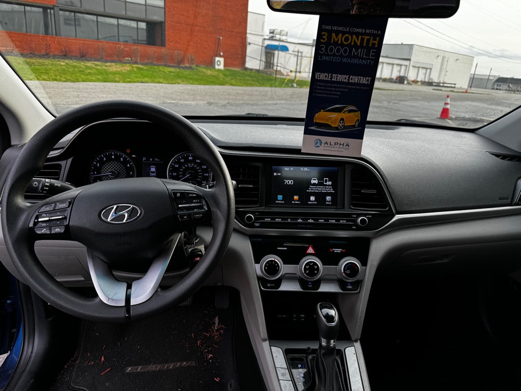 Photo 11 of this HYUNDAI ELANTRA