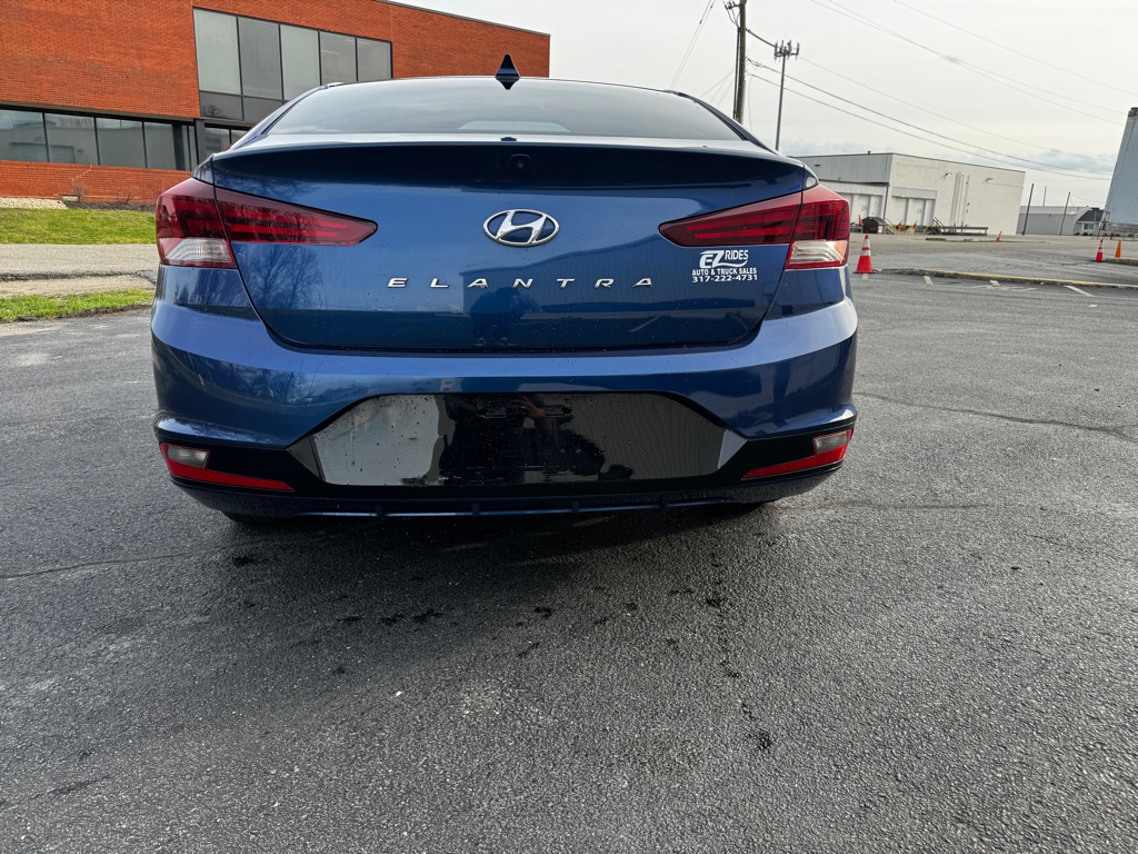 Photo 4 of this HYUNDAI ELANTRA