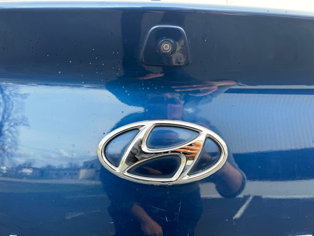 Photo 16 of this HYUNDAI ELANTRA