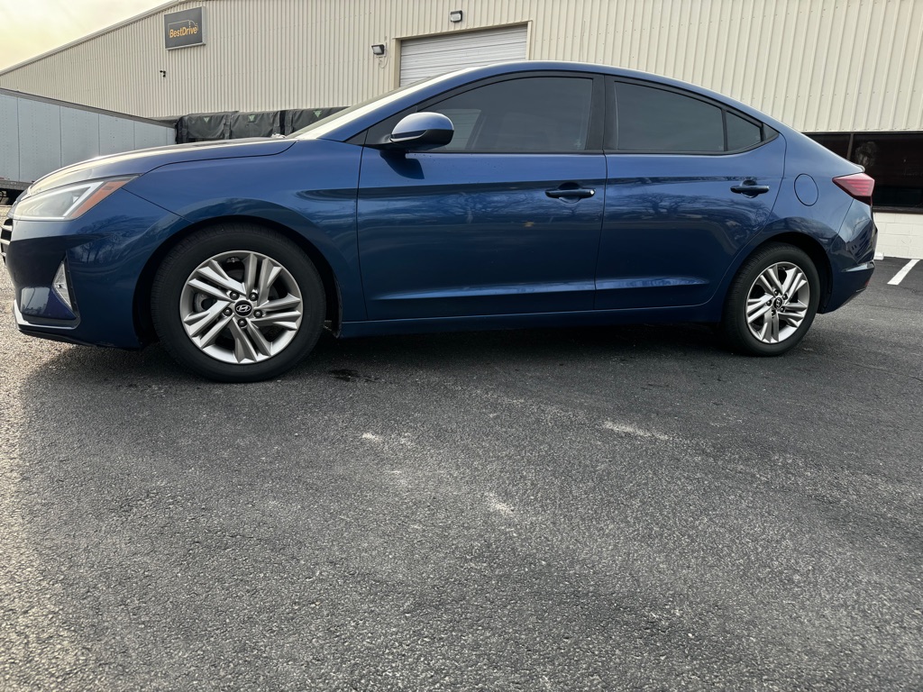 Photo 2 of this HYUNDAI ELANTRA