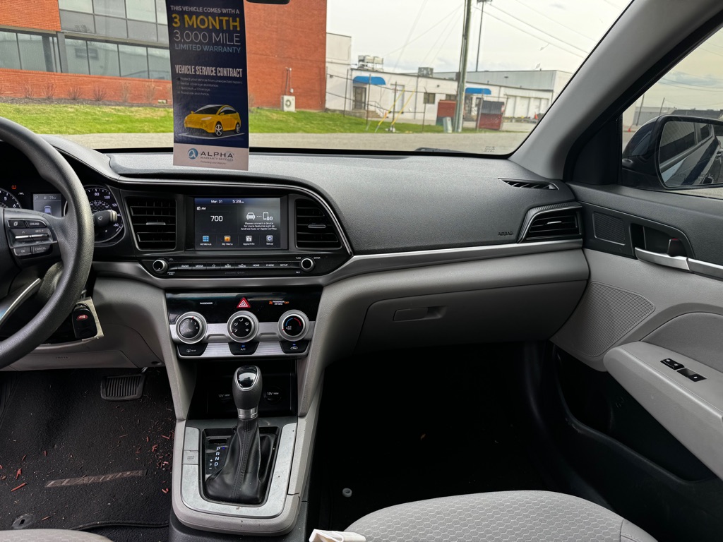 Photo 12 of this HYUNDAI ELANTRA
