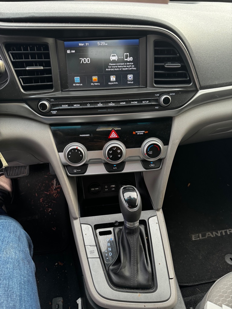 Photo 21 of this HYUNDAI ELANTRA