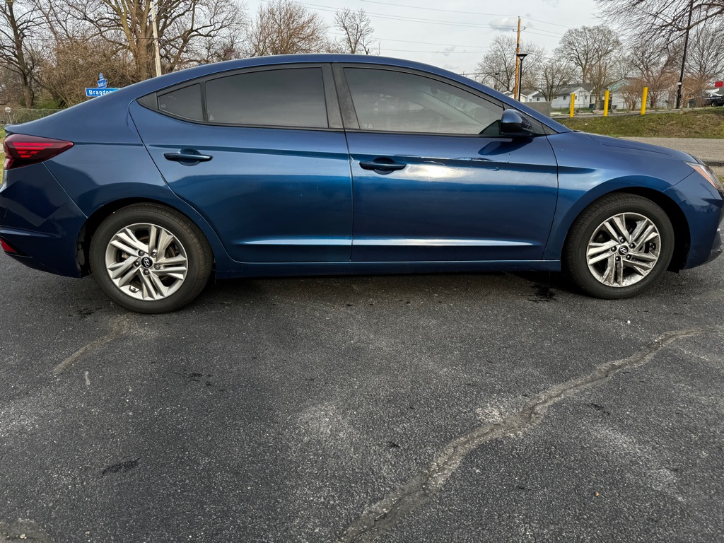 Photo 6 of this HYUNDAI ELANTRA