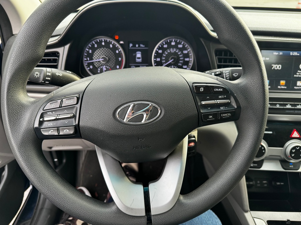 Photo 20 of this HYUNDAI ELANTRA