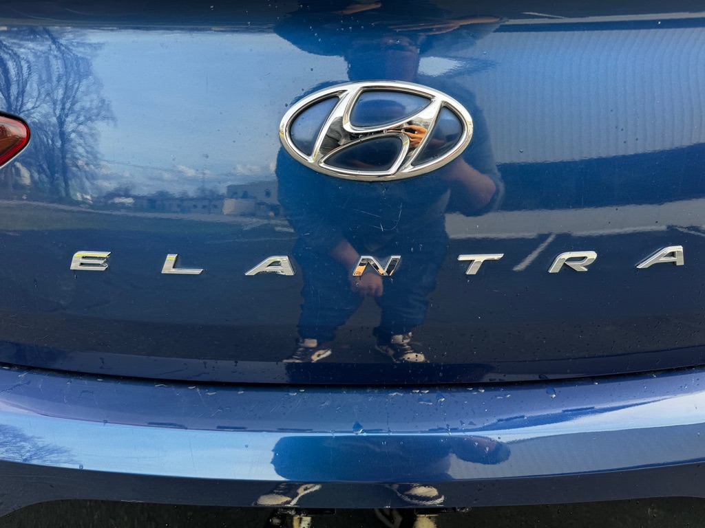 Photo 17 of this HYUNDAI ELANTRA