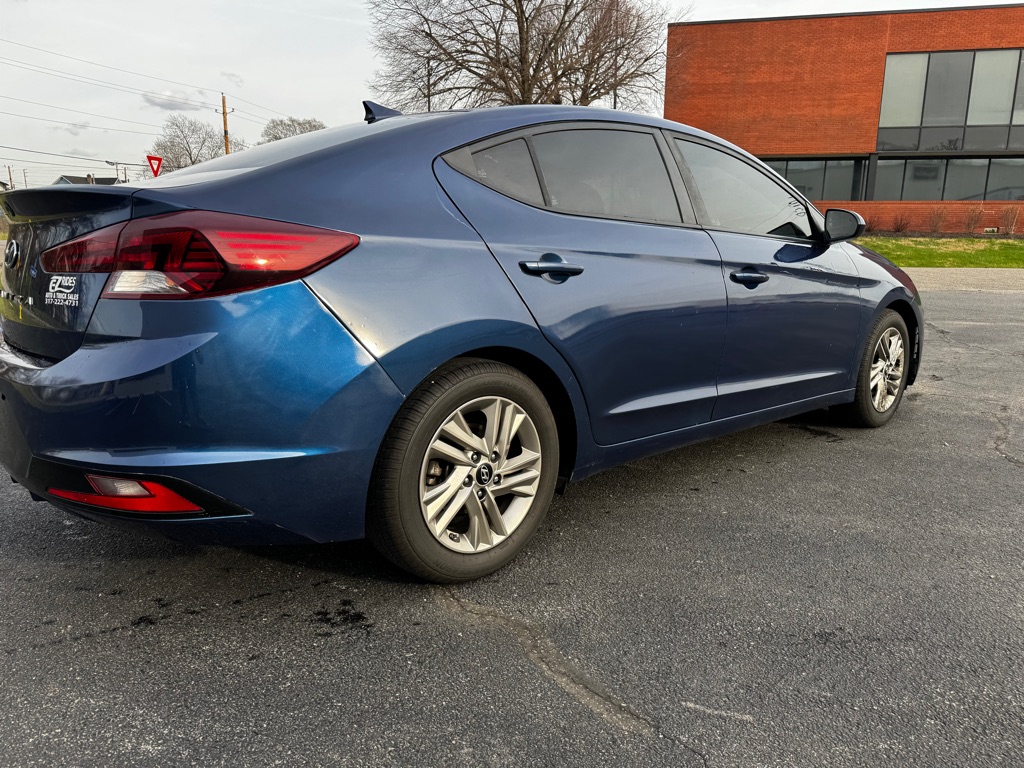Photo 5 of this HYUNDAI ELANTRA