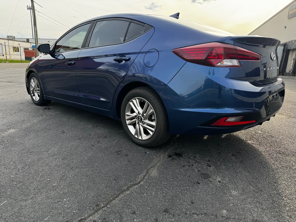 Photo 3 of this HYUNDAI ELANTRA