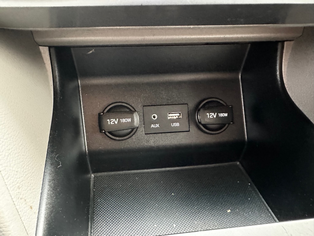 Photo 22 of this HYUNDAI ELANTRA