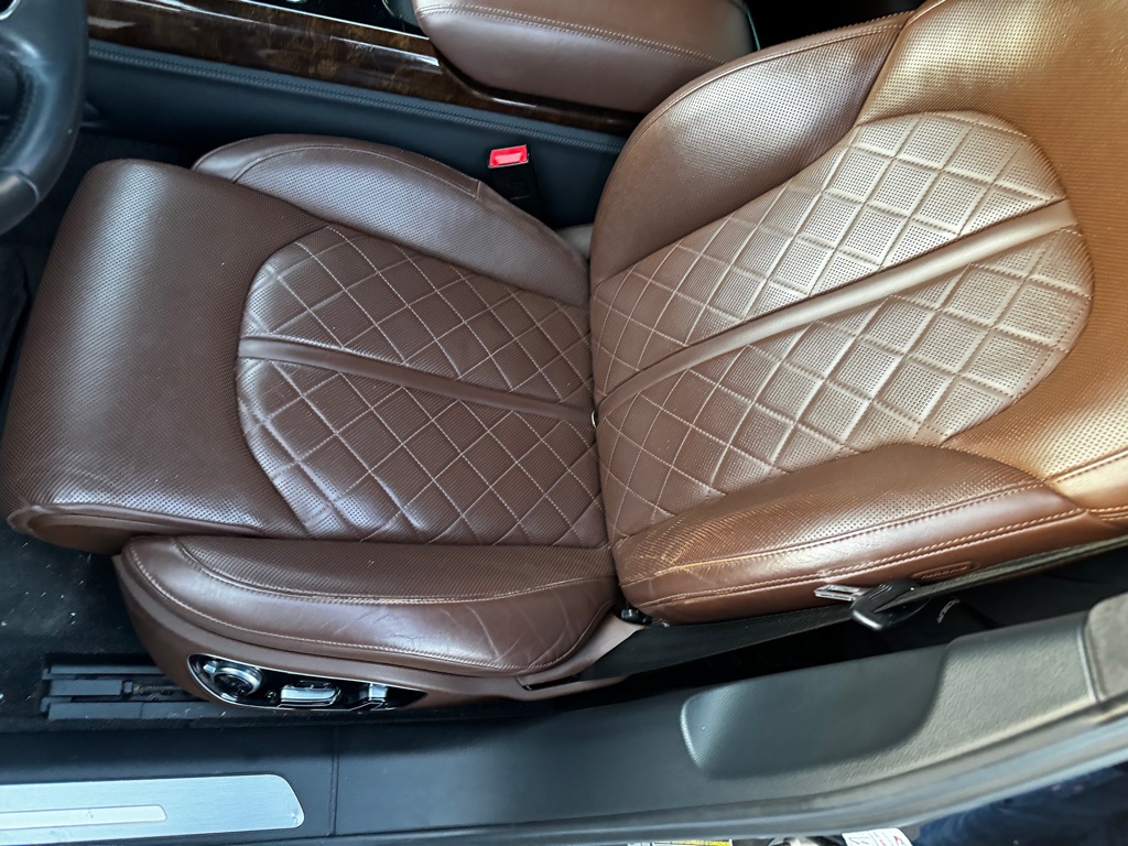 Photo 10 of this AUDI A8 L