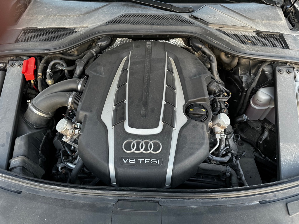 Photo 13 of this AUDI A8 L