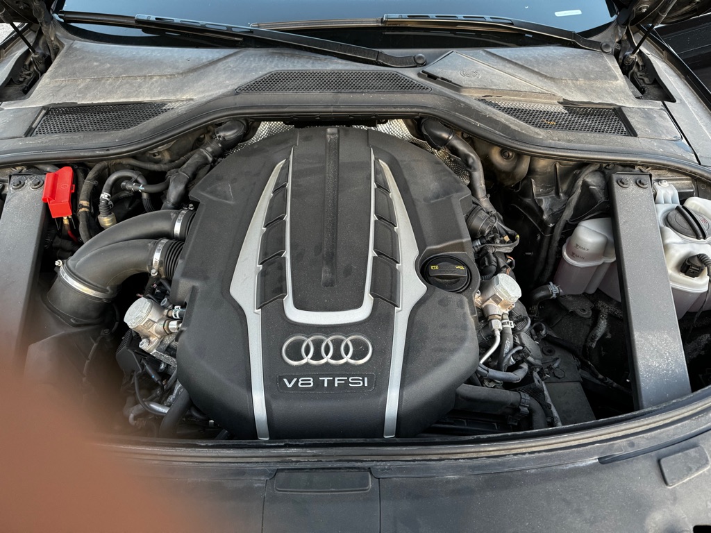 Photo 14 of this AUDI A8 L