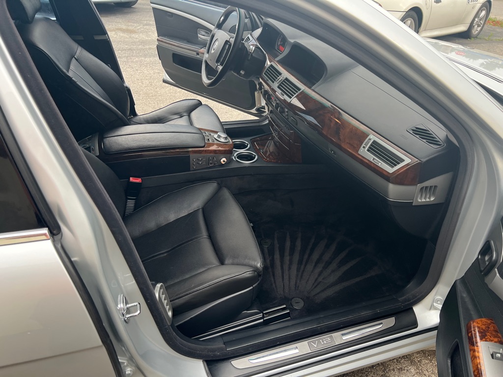 Photo 29 of this BMW 7 SERIES