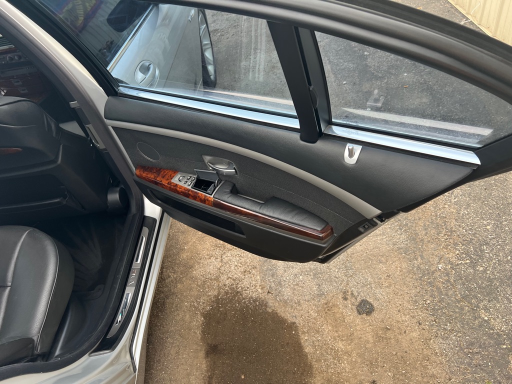 Photo 28 of this BMW 7 SERIES