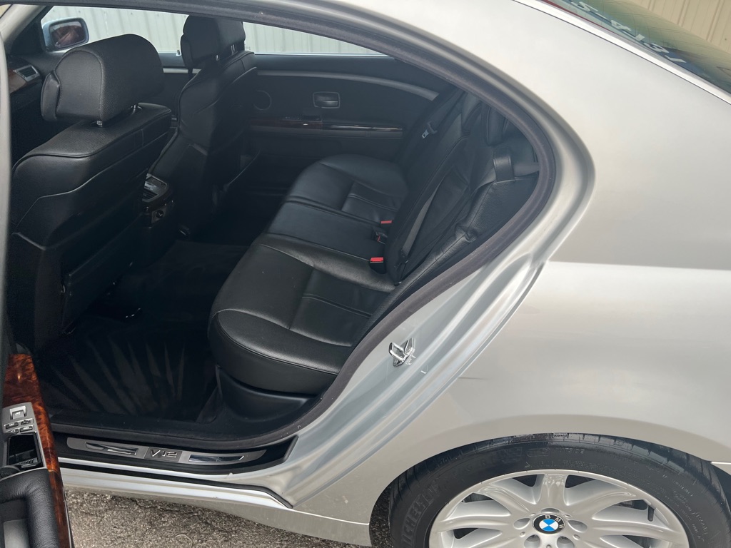 Photo 21 of this BMW 7 SERIES