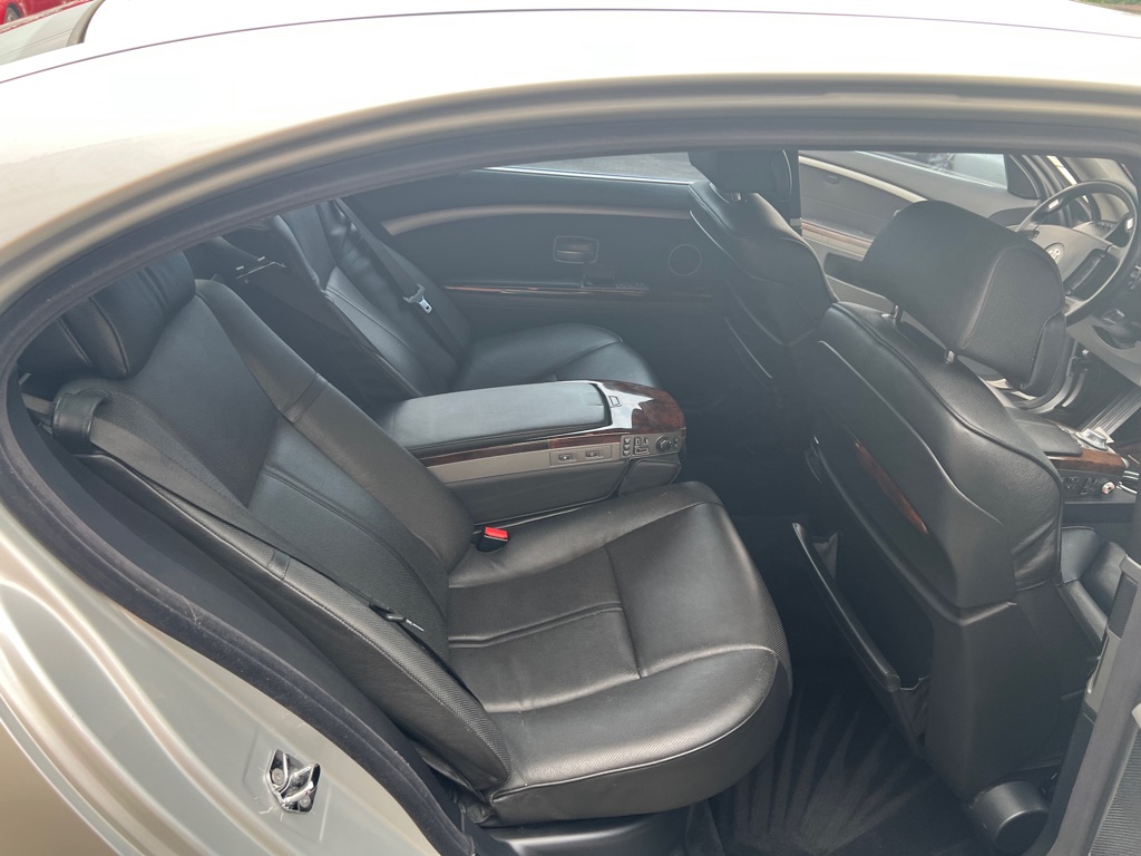 Photo 27 of this BMW 7 SERIES