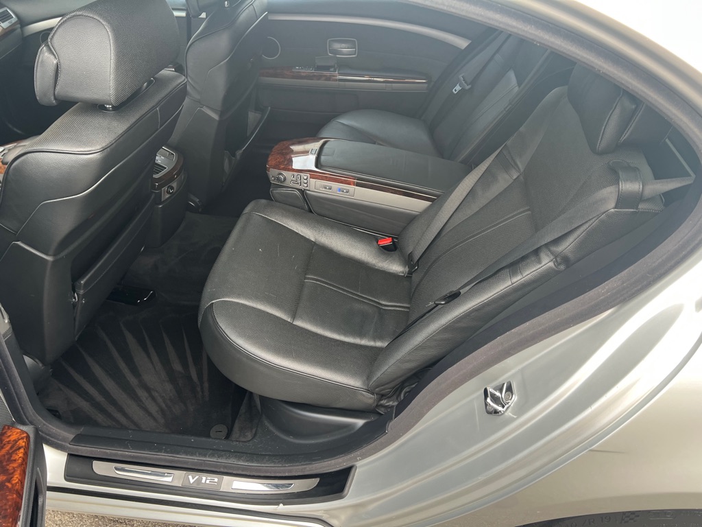 Photo 26 of this BMW 7 SERIES