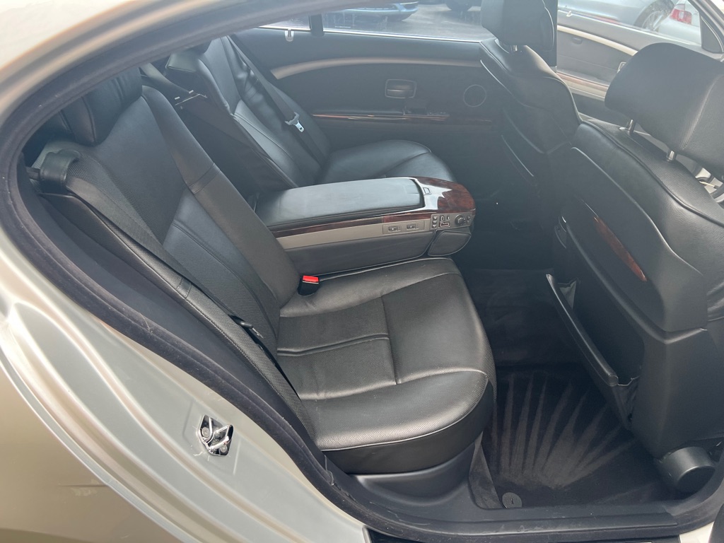 Photo 25 of this BMW 7 SERIES
