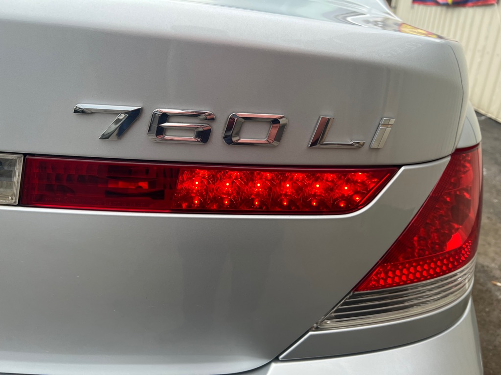 Photo 9 of this BMW 7 SERIES