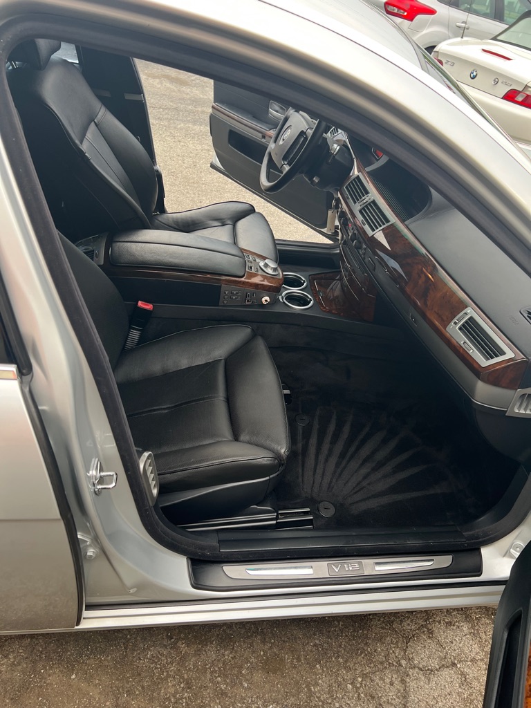Photo 30 of this BMW 7 SERIES