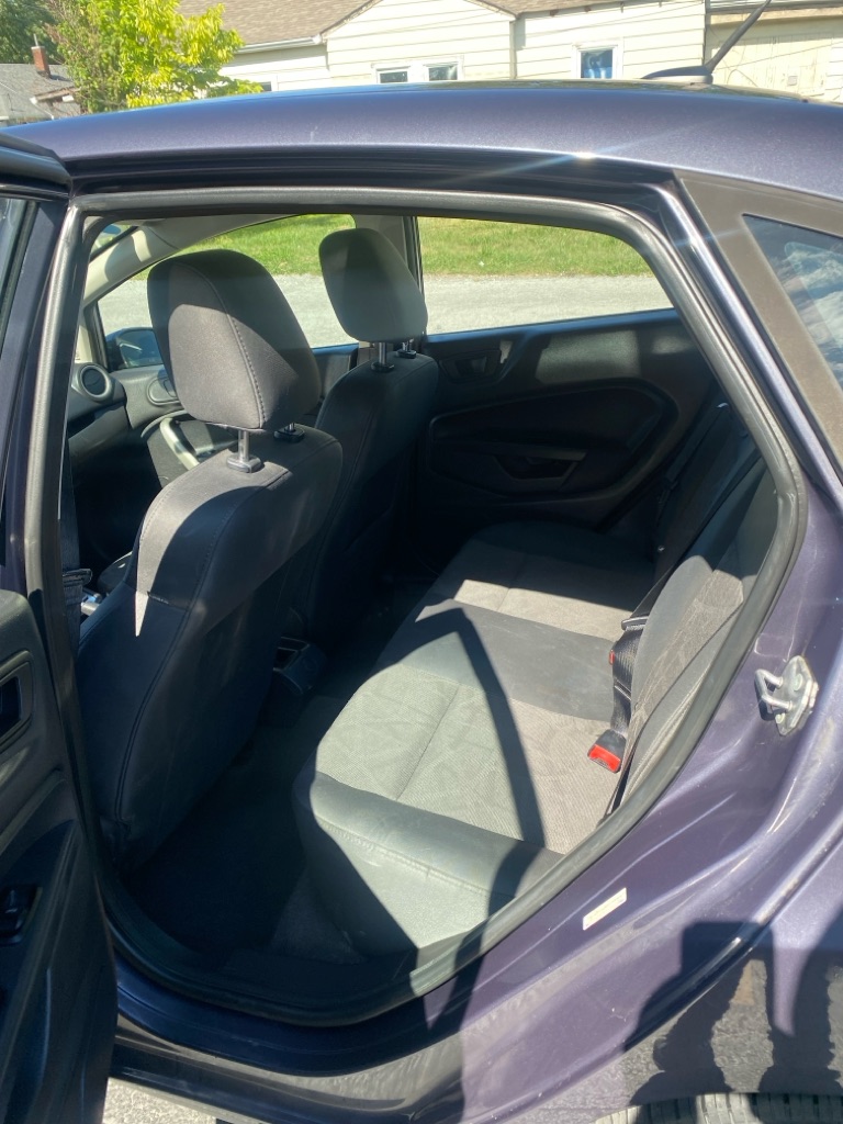 Photo 8 of this FORD FIESTA