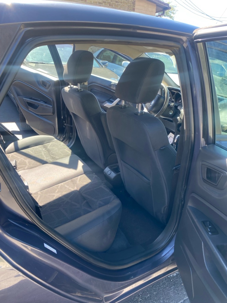 Photo 9 of this FORD FIESTA