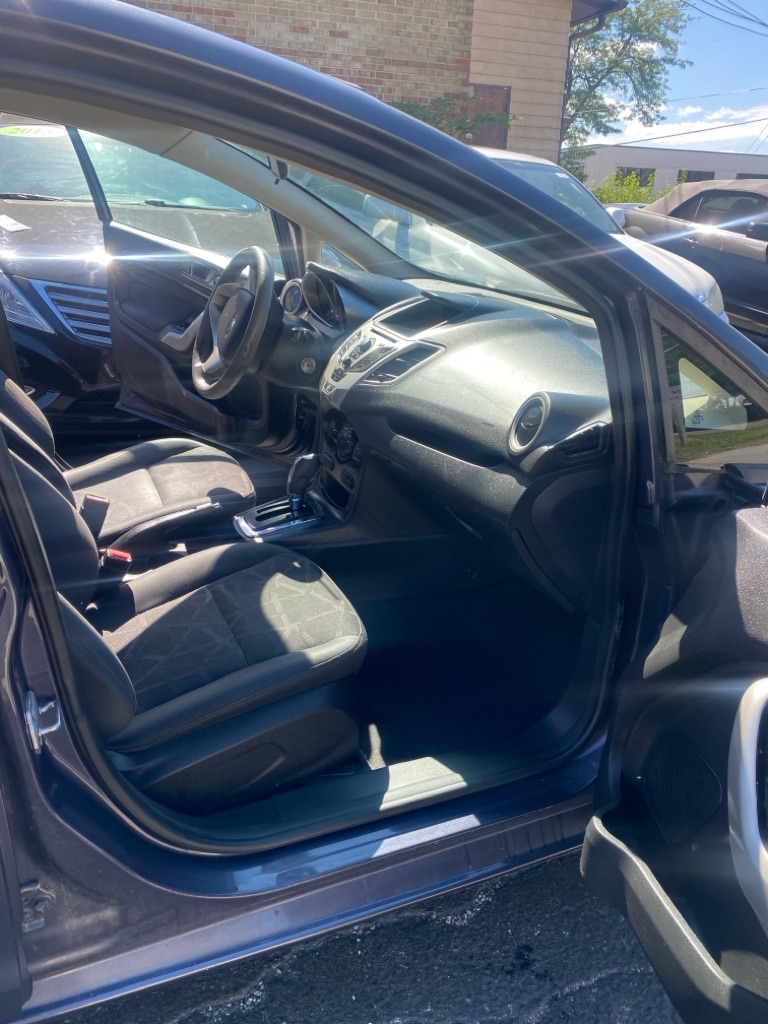 Photo 10 of this FORD FIESTA