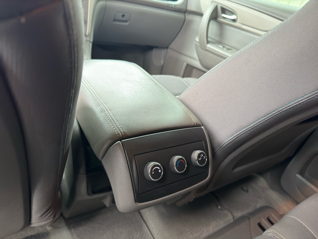Photo 10 of this CHEVROLET TRAVERSE