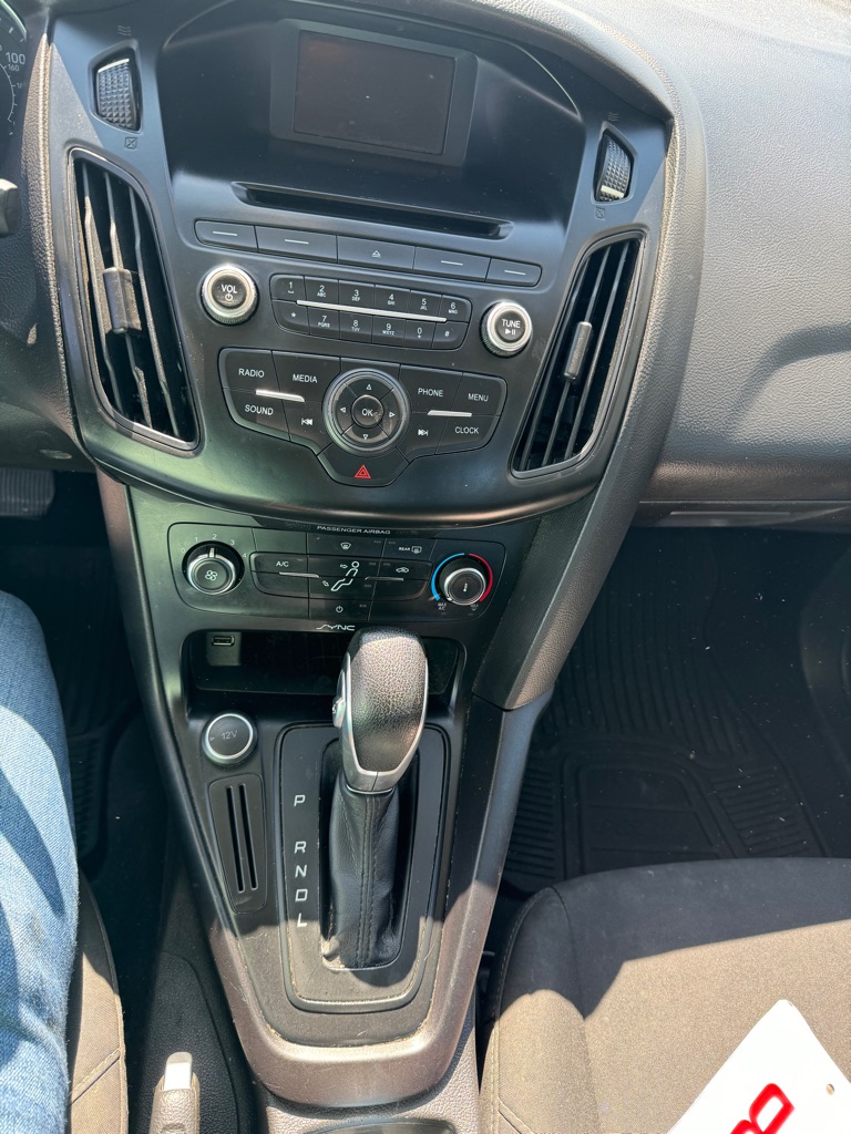 Photo 10 of this FORD FOCUS