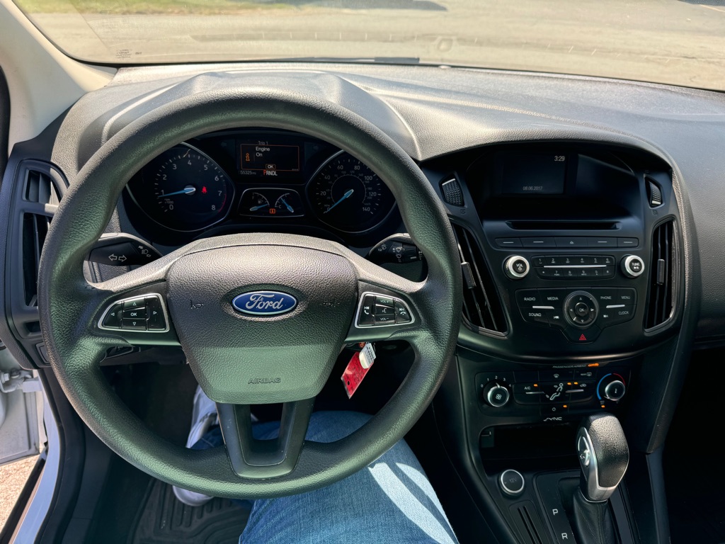 Photo 12 of this FORD FOCUS
