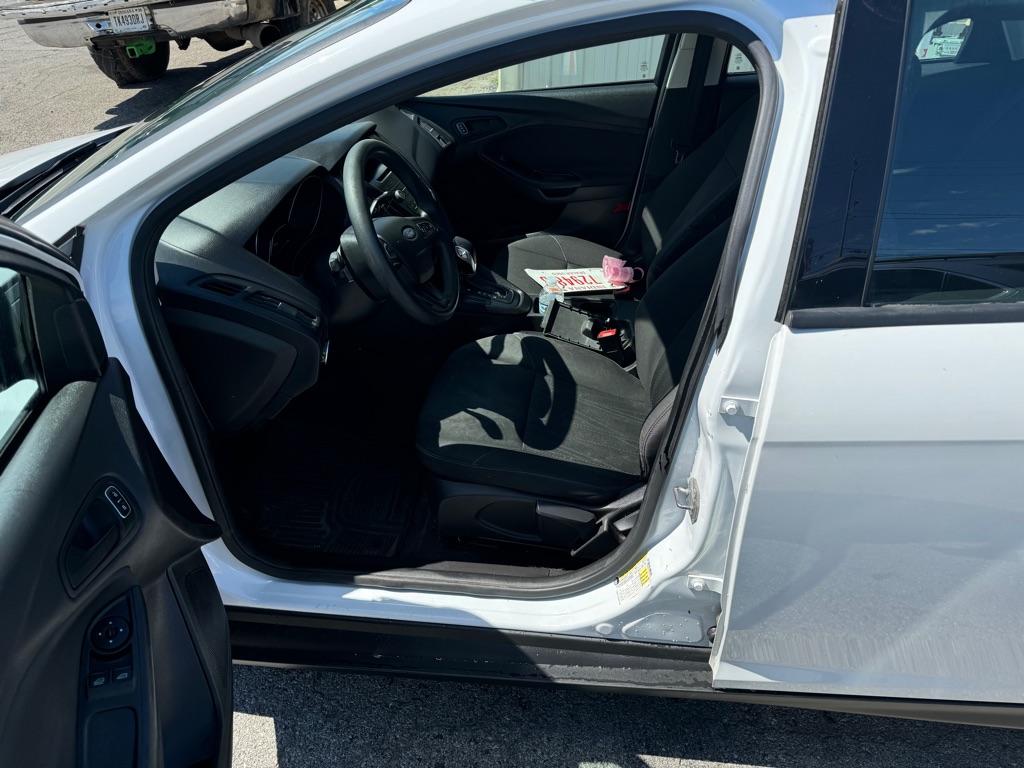 Photo 9 of this FORD FOCUS