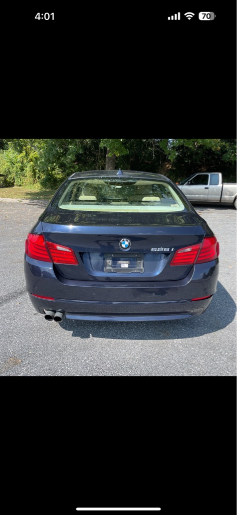Photo 4 of this BMW 5 SERIES