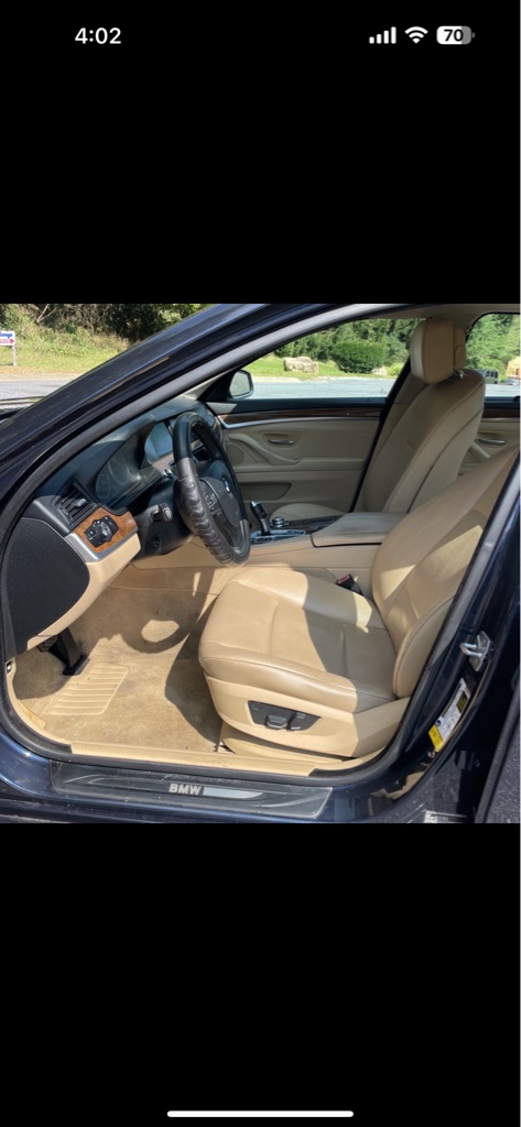 Photo 21 of this BMW 5 SERIES