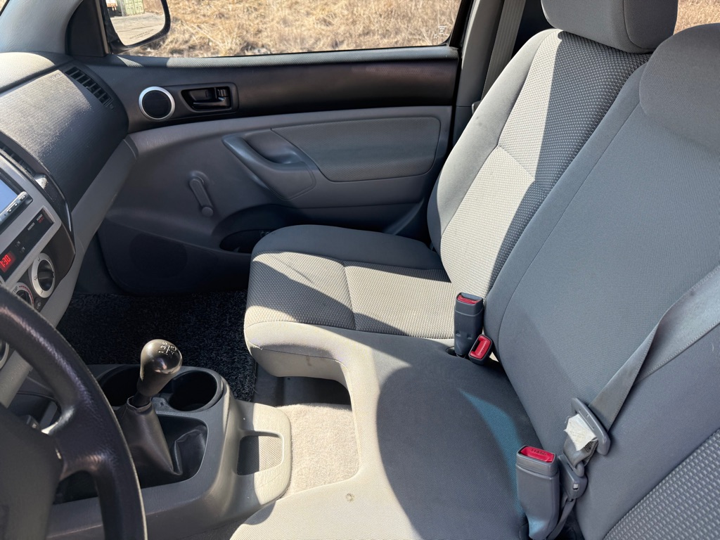 Photo 26 of this TOYOTA TACOMA