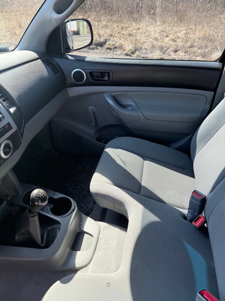 Photo 23 of this TOYOTA TACOMA