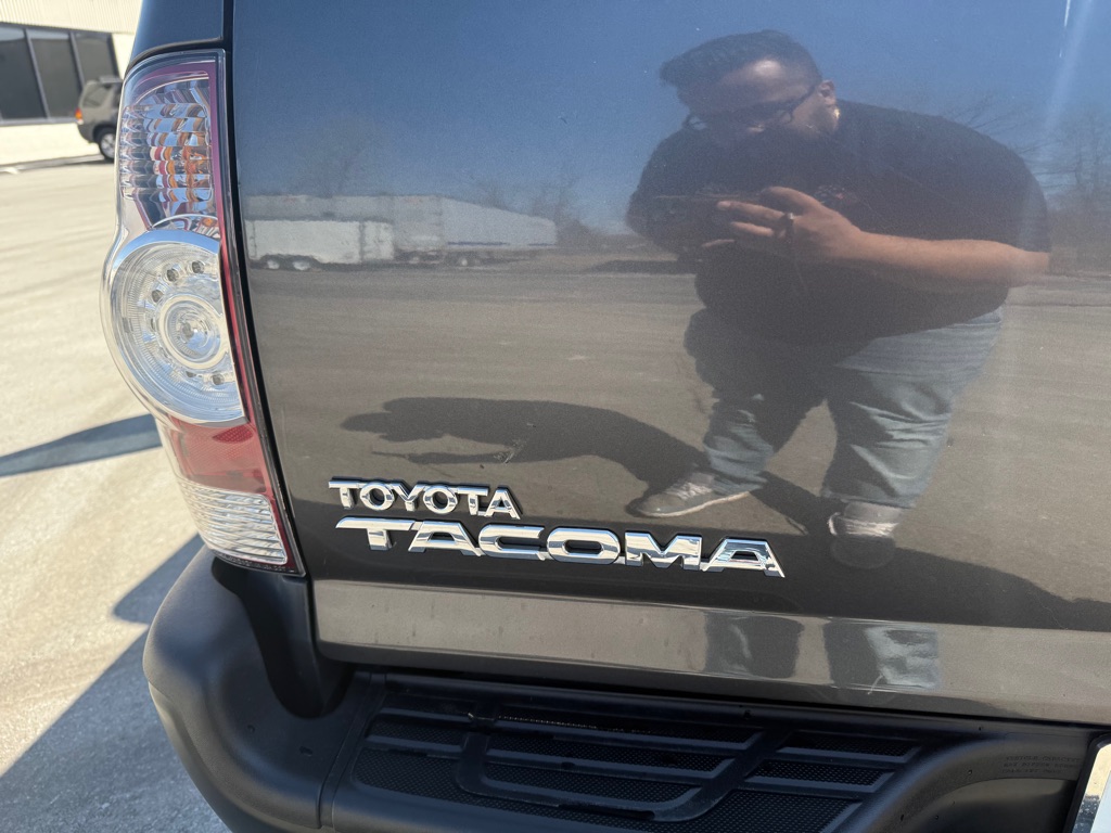 Photo 29 of this TOYOTA TACOMA