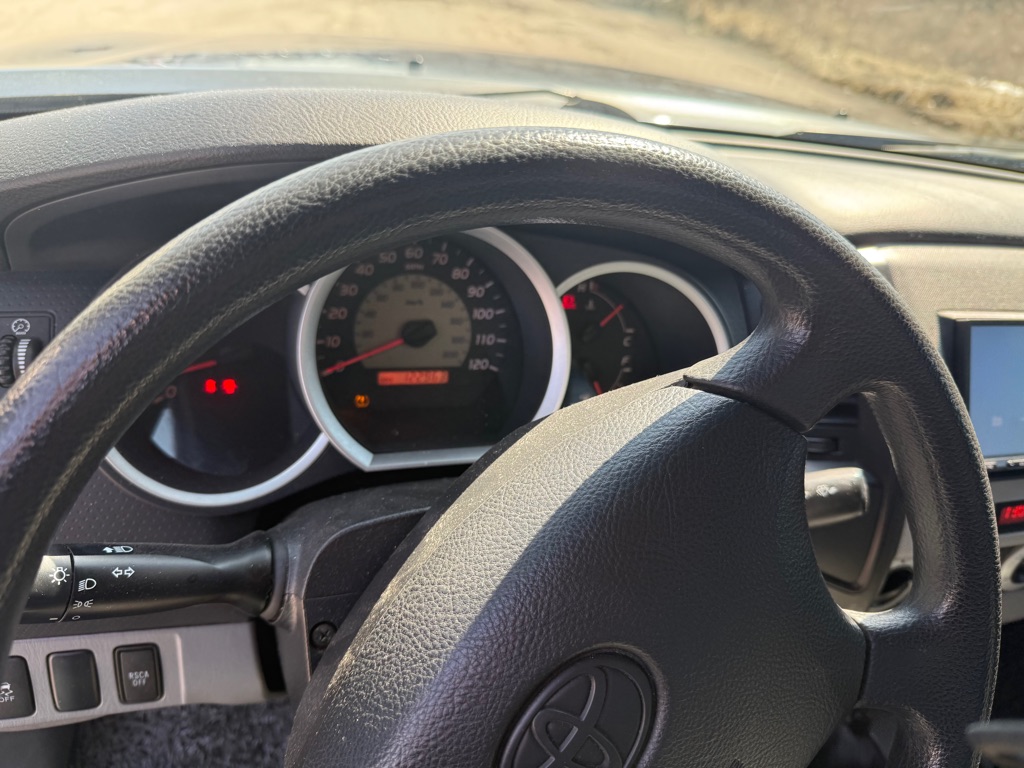 Photo 18 of this TOYOTA TACOMA